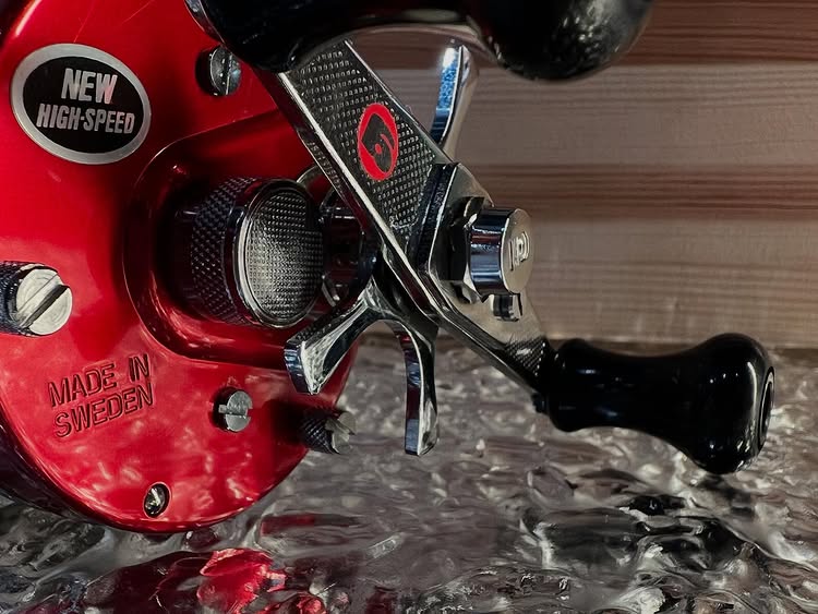 ABU AMB.4500 ファクトリーチューンド レッド,船用両軸リール