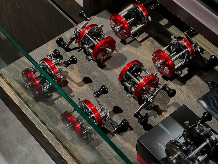ABU AMB.4500 ファクトリーチューンド レッド,船用両軸リール